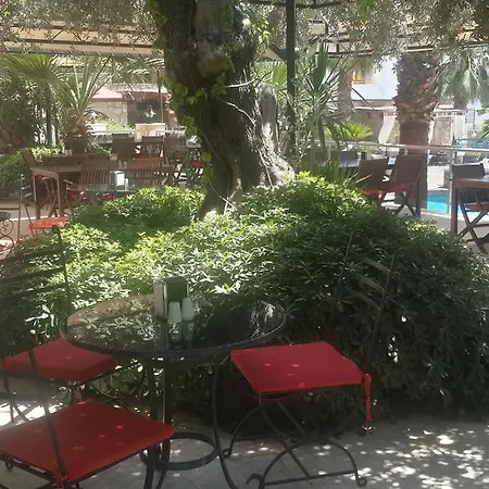 La Rosa 3*